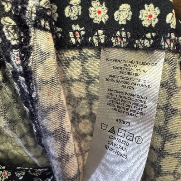 Loft Size Small Sleeveless Blue & White Patterned Top - Picture 7 of 7